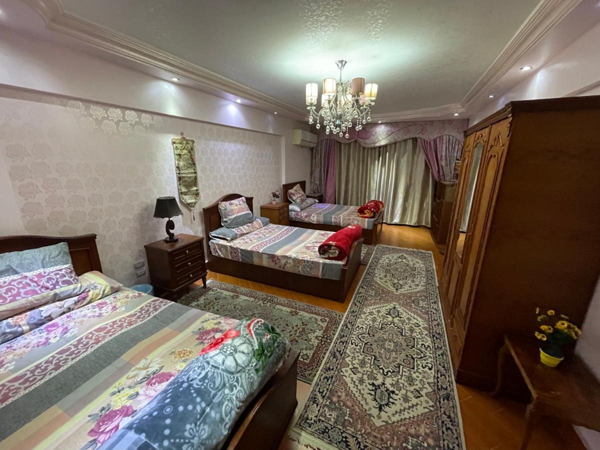 شقة مطلة علي قناة السويس701 Apartman Port SZaíd Kültér fotó